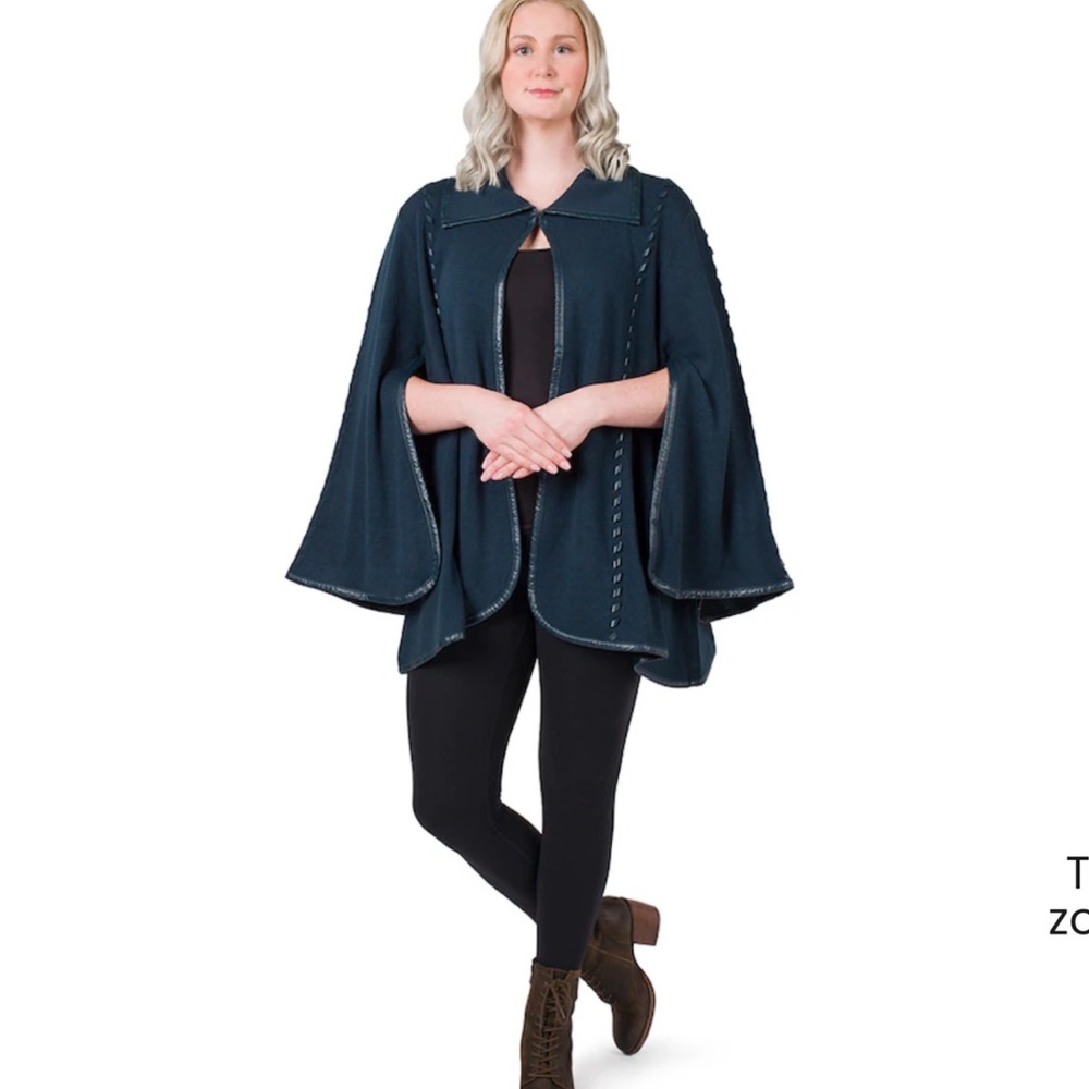 Patricia Nash
Women's Sleeved Cape